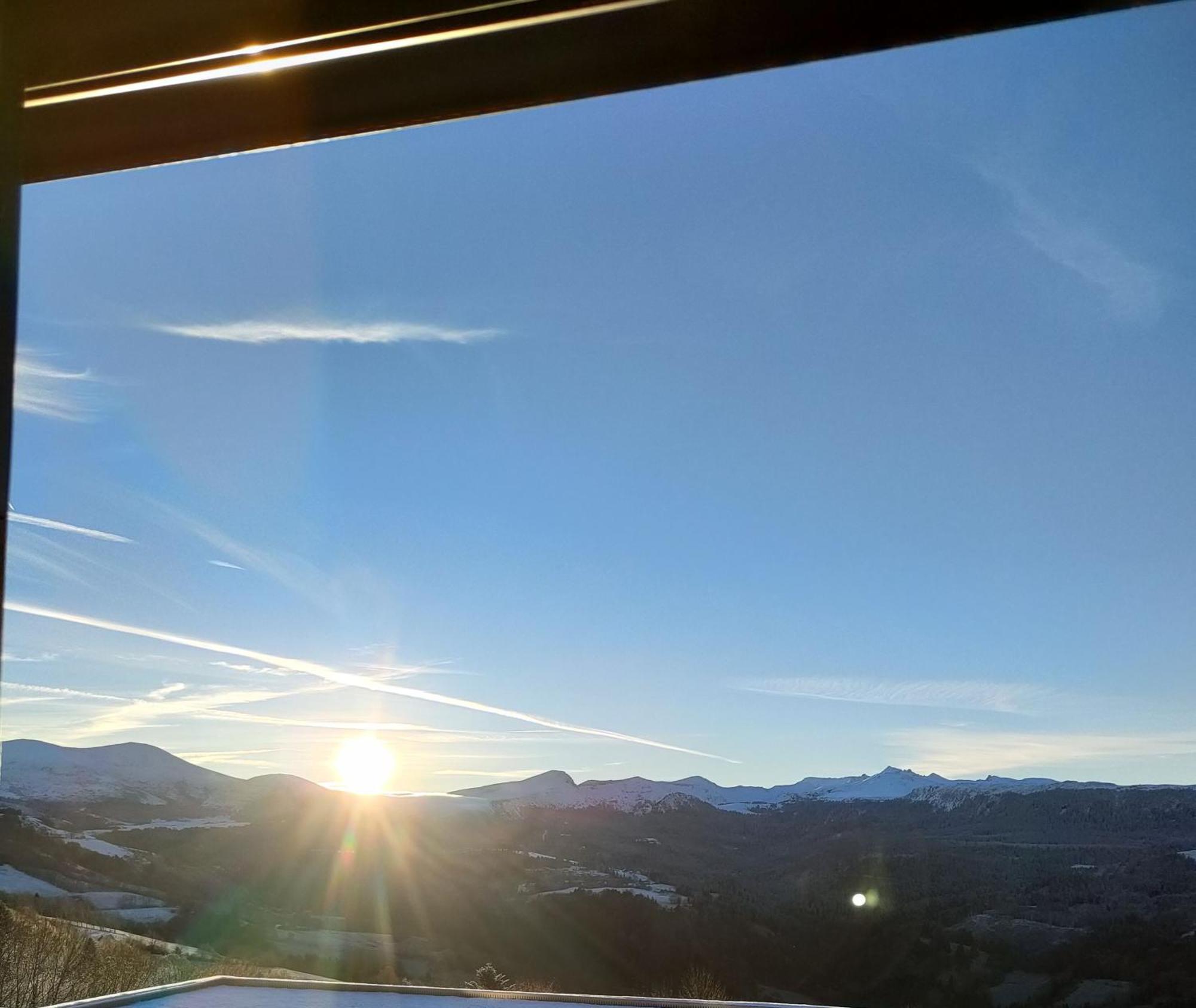 Grand Appartement Vue Magnifique Murat-le-Quaire Eksteriør bilde